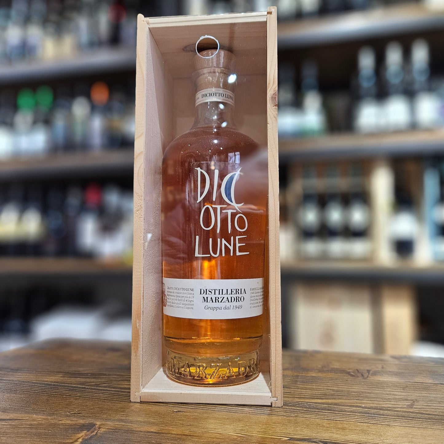 Grappa Diciotto Lune 1,5l – Distilleria Marzadro (Cassetta di legno)