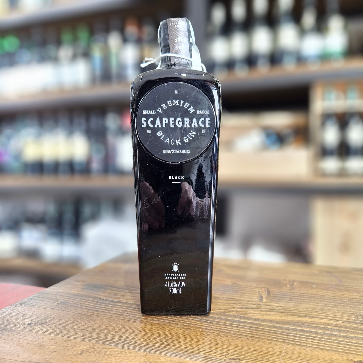 Dry Gin "Black" - Scapegrace (0.7l)